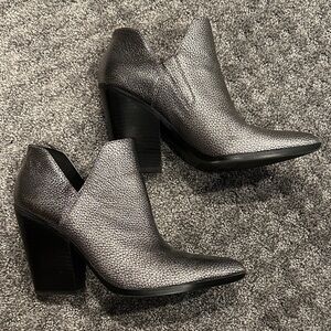 Naturalizer Textured Gray Heeled Boots